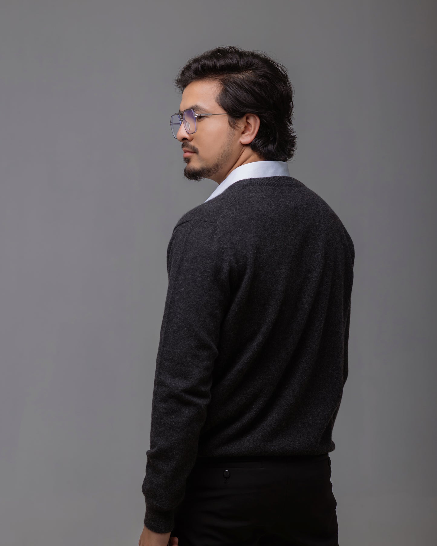 Essential V-Neck Vネック セーター