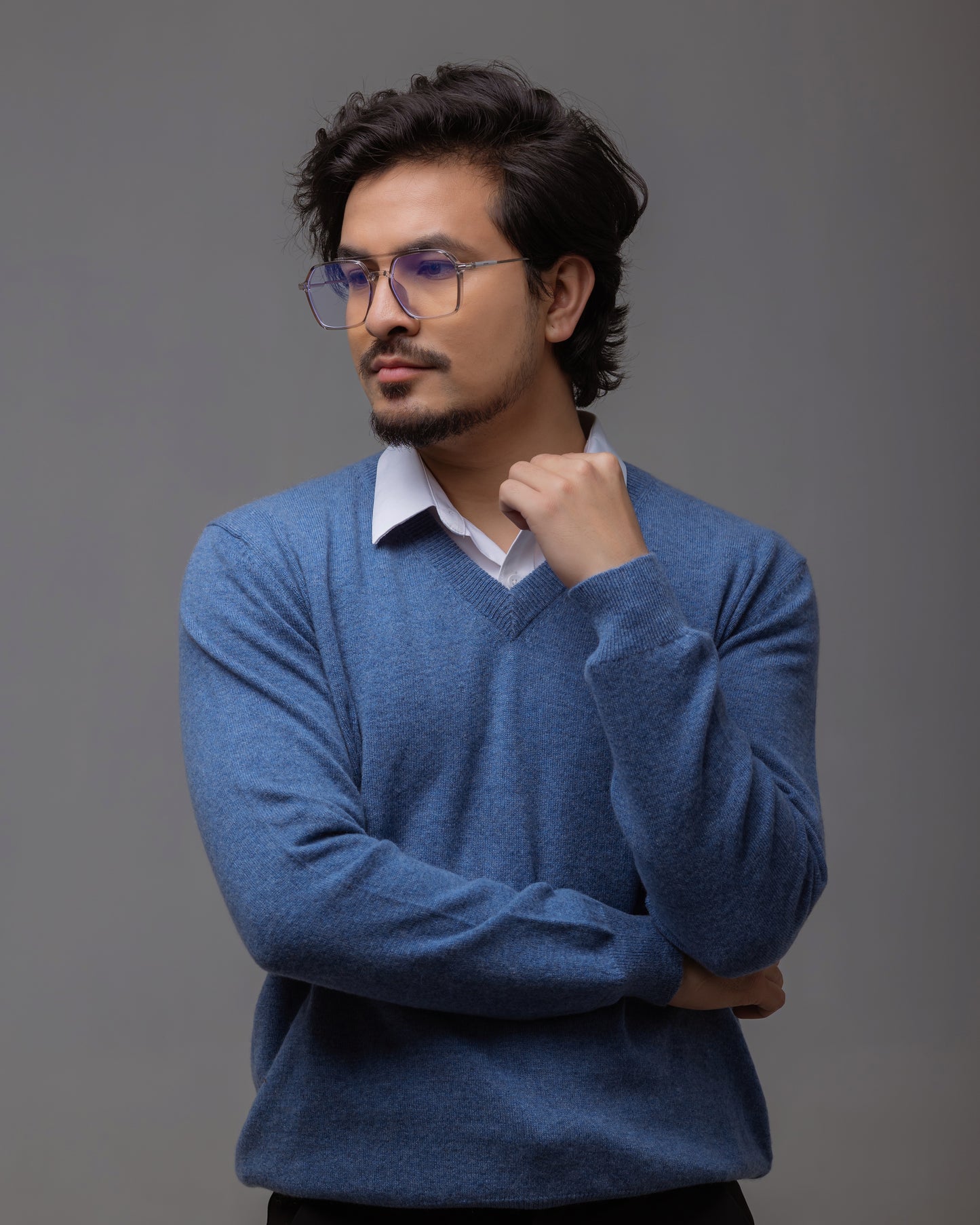 Essential V-Neck Vネック セーター