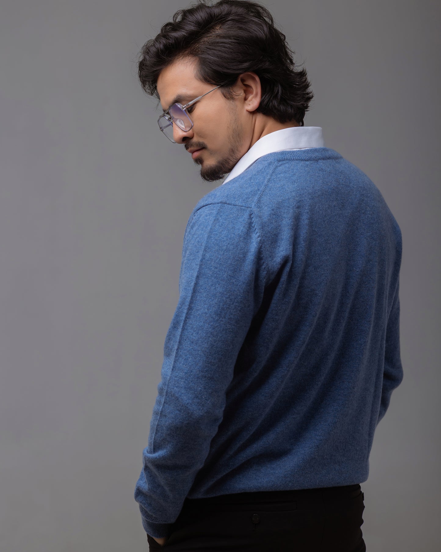 Essential V-Neck Vネック セーター