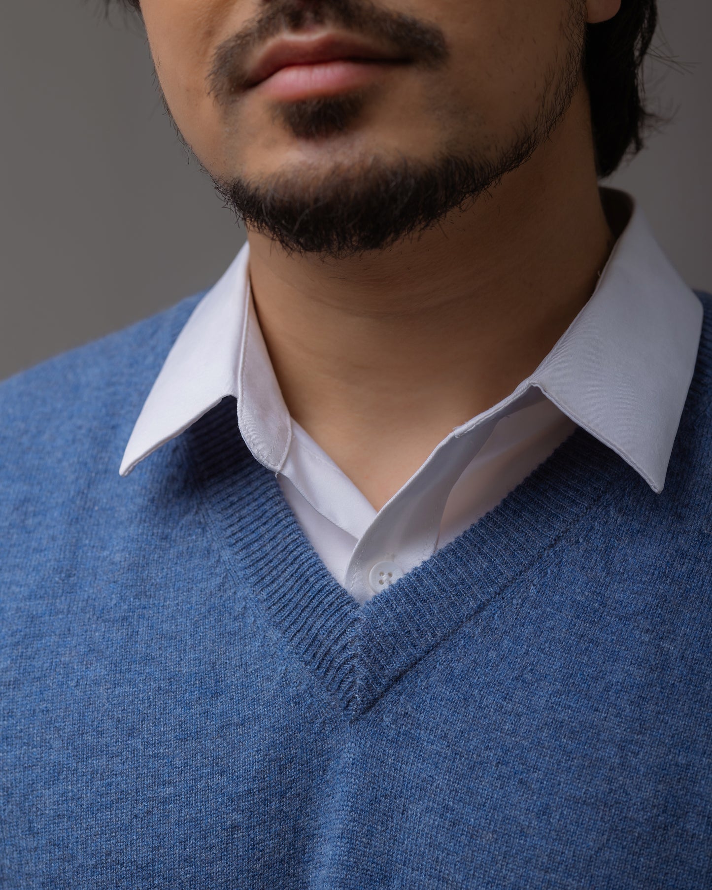 Essential V-Neck Vネック セーター