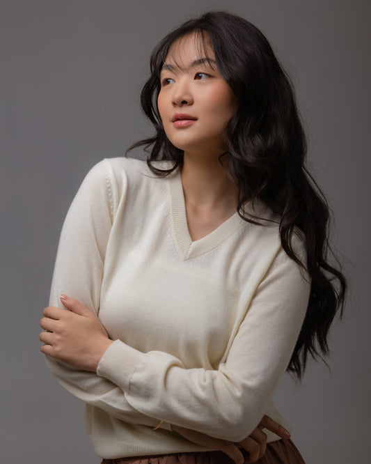 Essential V-Neck Vネック セーター