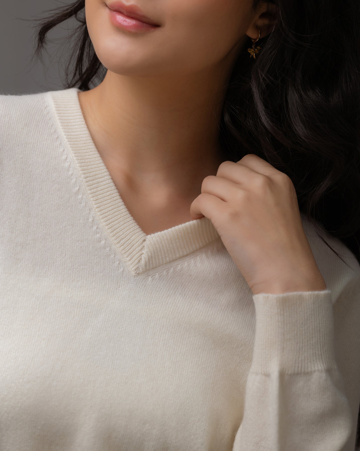 Essential V-Neck Vネック セーター